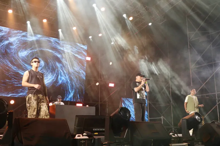 本土天團玖壹壹壓軸演出。市府提供