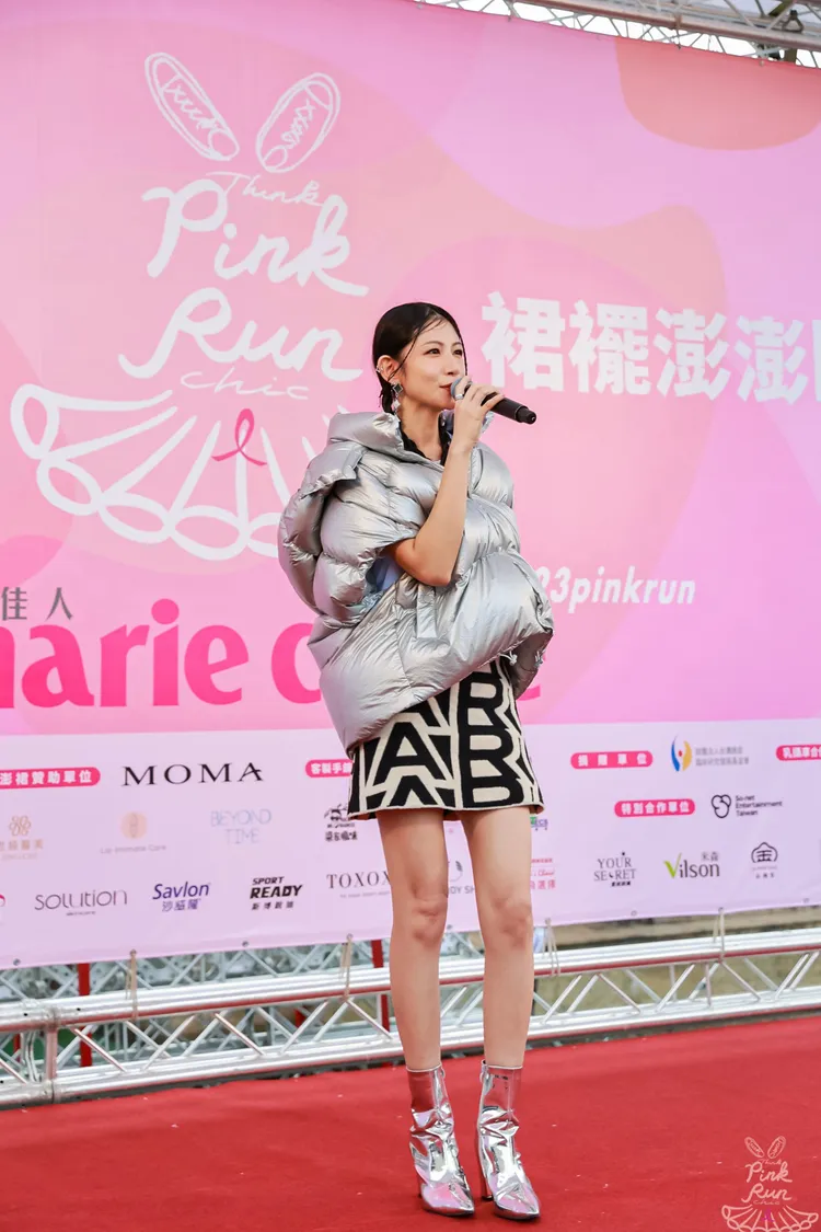 李千娜今挺4個月大的孕肚出席活動。品牌提供