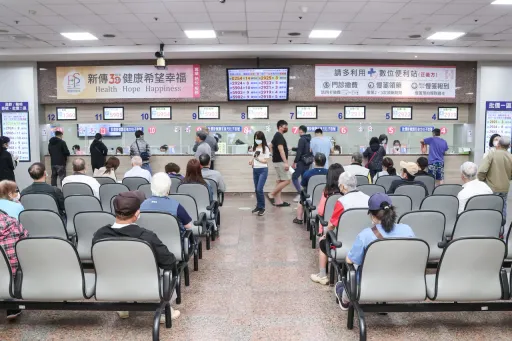 放寬癌友門診比照住院理賠? 壽險公會憂重演防疫險亂象