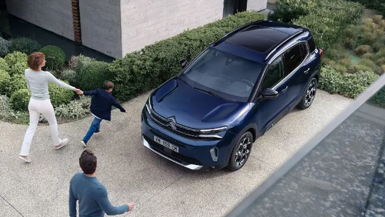 Citroen C5 Aircross本月提供1.99%超低利率財務專案，指定車型享 3 年 / 3 萬公里免費保養，另外再加贈 1 萬元消費抵用券。原廠照片