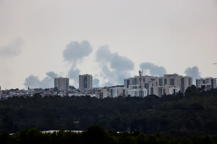 以色列南部9日早上硝煙四起。路透社