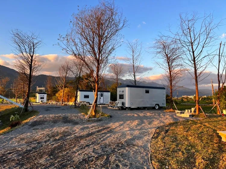 可享優惠價升級入住露營車，鼓勵旅人以緩慢步調體驗大自然美好。業者提供