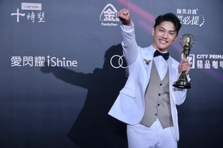 王伯源拿獎很興奮。林林攝