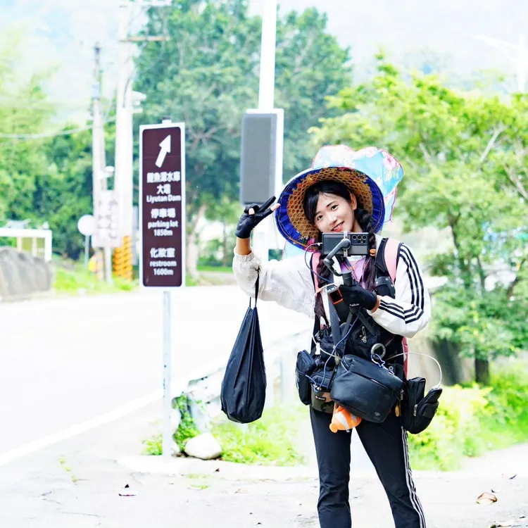 「企鵝妹」今年4到6月間曾來台灣徒步環島。翻攝「企鵝妹」IG