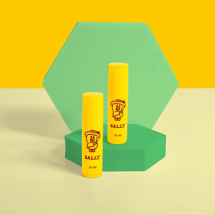 divinia蒂芬妮亞積雪草修護潤唇膏添加熱門舒緩成分「積雪草複合精華」，能夠迅速舒緩敏弱雙唇。業者提供