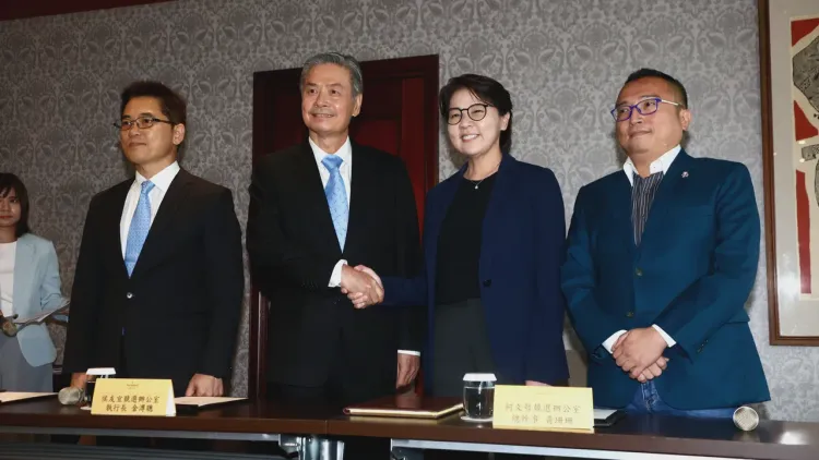 「藍白合」會前會14日首次登場，周榆修(右一)代表民眾黨出席，令民進黨支持者錯愕。彭欣偉攝