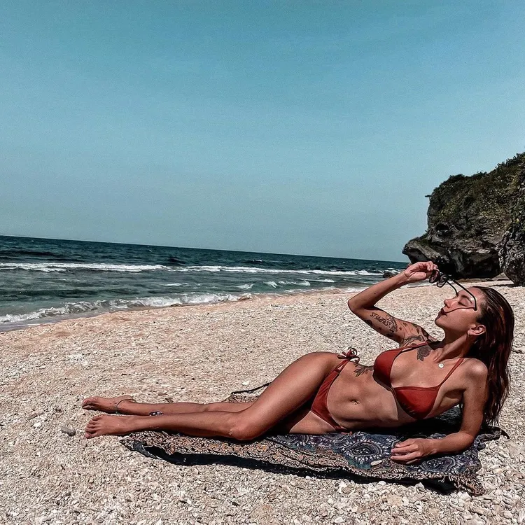 謝荺姍放送性感身材。Up直播提供