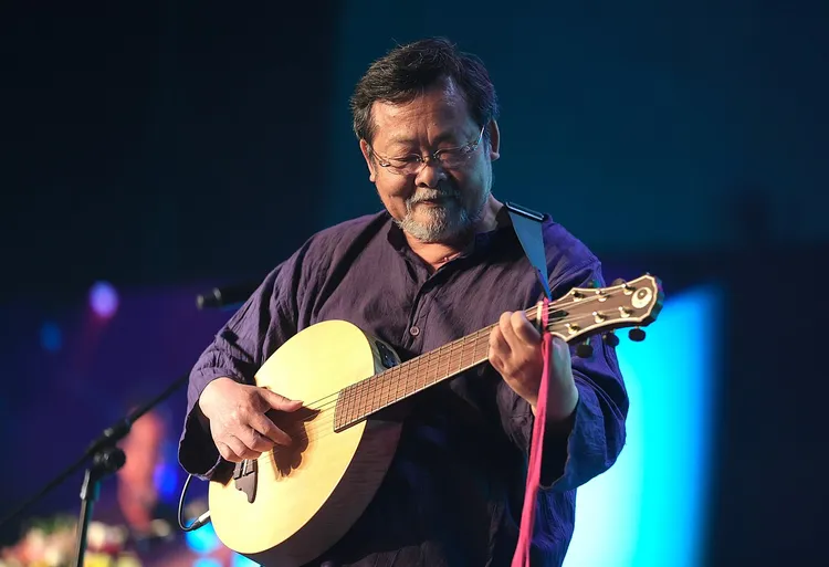 台灣民謠大師陳明章將獻唱鐵道組曲。屏縣府提供