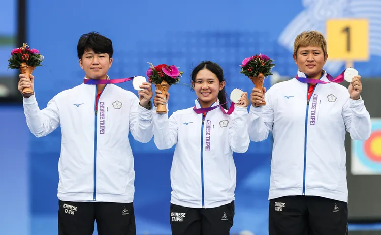 右起黃逸柔、王律勻、陳怡瑄。新華社