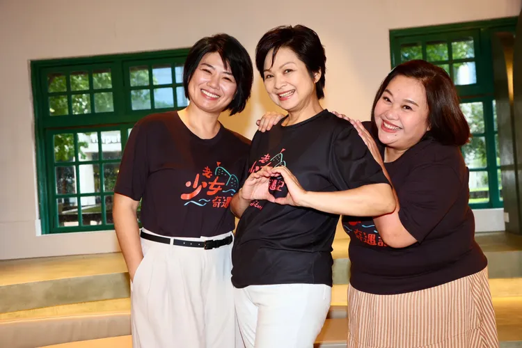 老少女們談及金鐘戰袍尺度，一個比一個害羞。彭欣偉攝