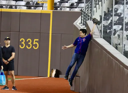 大巨蛋開箱|「北市大谷翔平」拚演投打美技跳接 現場驚呆了