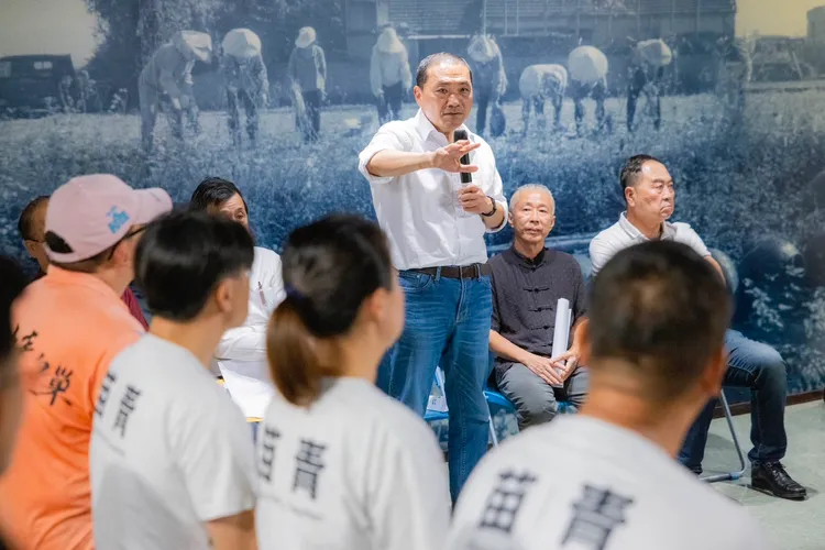 他承諾當選後會全力推動百億元客家文化發展基金。侯陣營提供