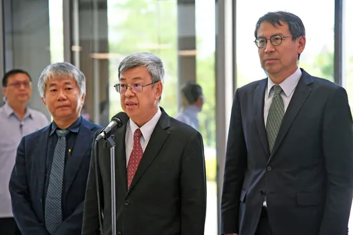 富士康遭中国查税 陈建仁:政府继续做台商后盾