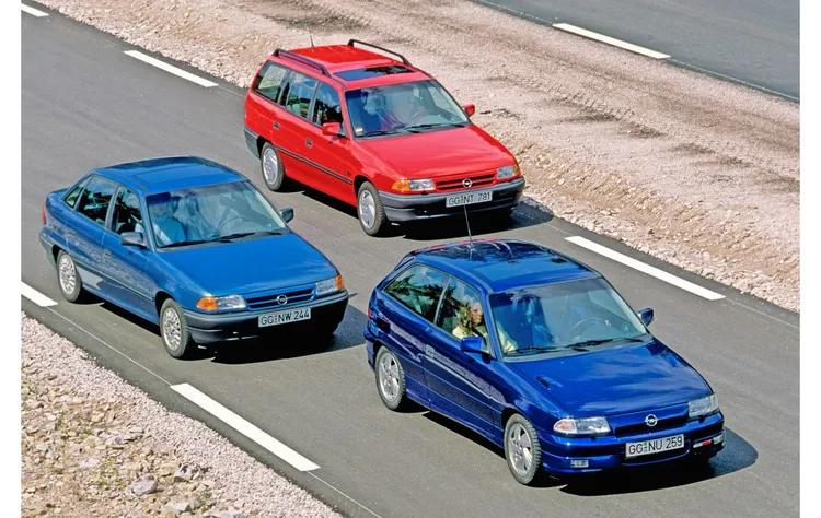 1991年誕生的Opel Astra，立足車壇至今已超過30年，當時圖中初代房車版本曾以國產化銷售，在國內創造Opel品牌銷售新高峰。原廠照片