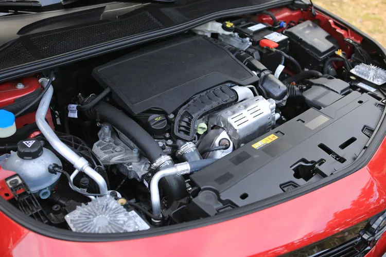 1199c.c.的直列三缸渦輪引擎，130馬力展現的效率其實相當出色，除了享有低稅金，也能兼顧17.1km/L的優異平均油耗。林浩昇攝