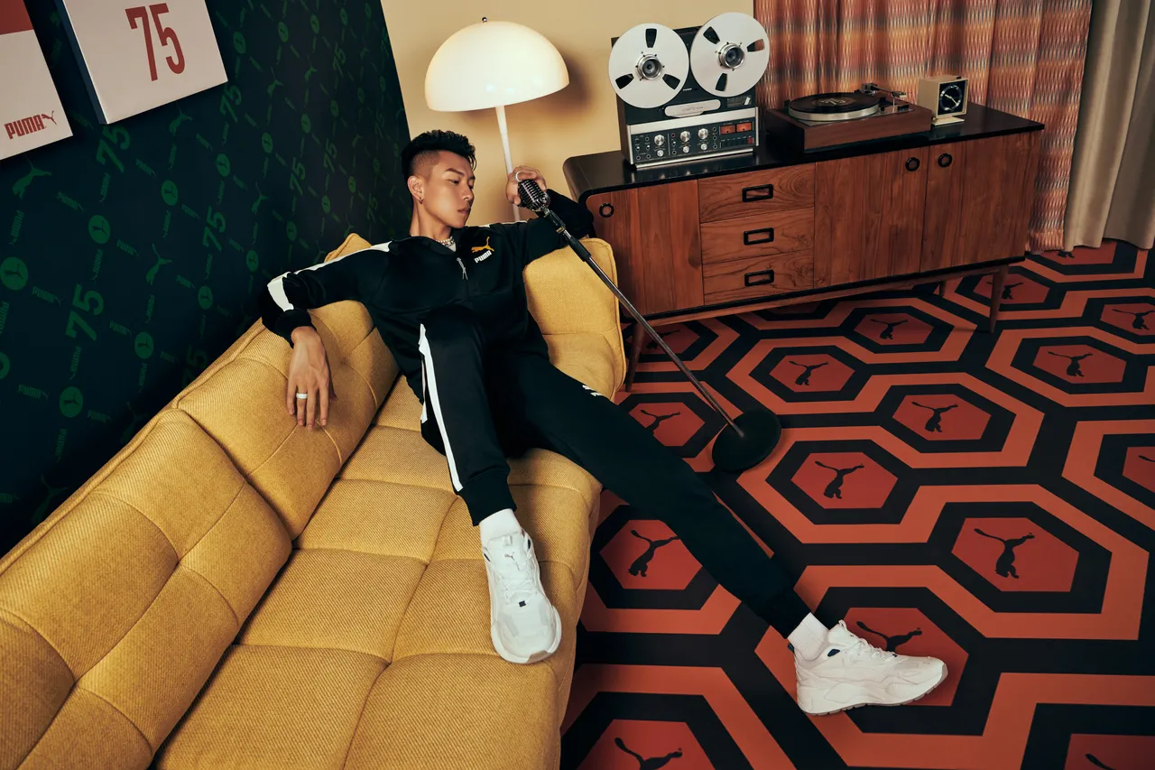 立领外套2880元、T7长裤1980元、RS X Efekt Lux 4280元。品牌提供