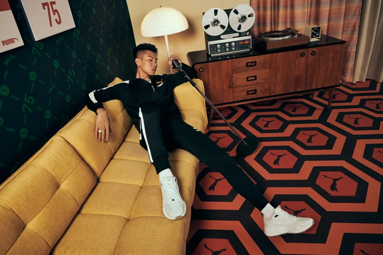 立領外套2880元、T7長褲1980元、RS X Efekt Lux 4280元。品牌提供