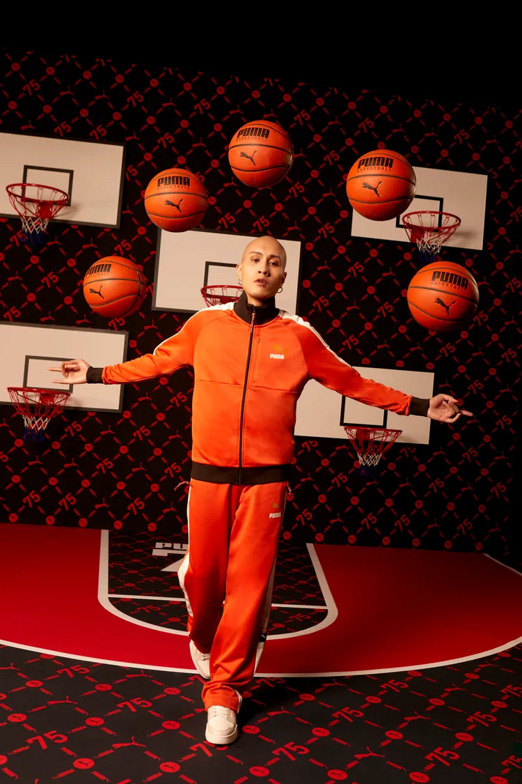 立領外套2880、寬鬆長褲2580、Slipstream Forward History 3580元。品牌提供