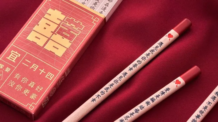 利百代企業精神理念從「陪著你長大」改為「陪著你生活」，也推出很多文創商品。