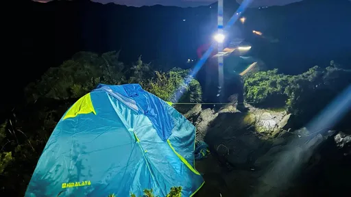 合欢北峰遇「白目扎营」　她险被绊倒气炸！撂下这句对方秒收帐