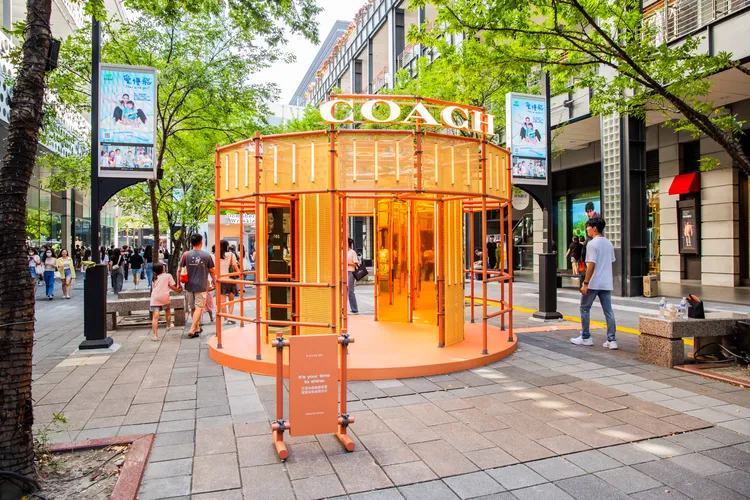 信義香堤大道設有多家品牌的限定快閃店。台北時裝周提供