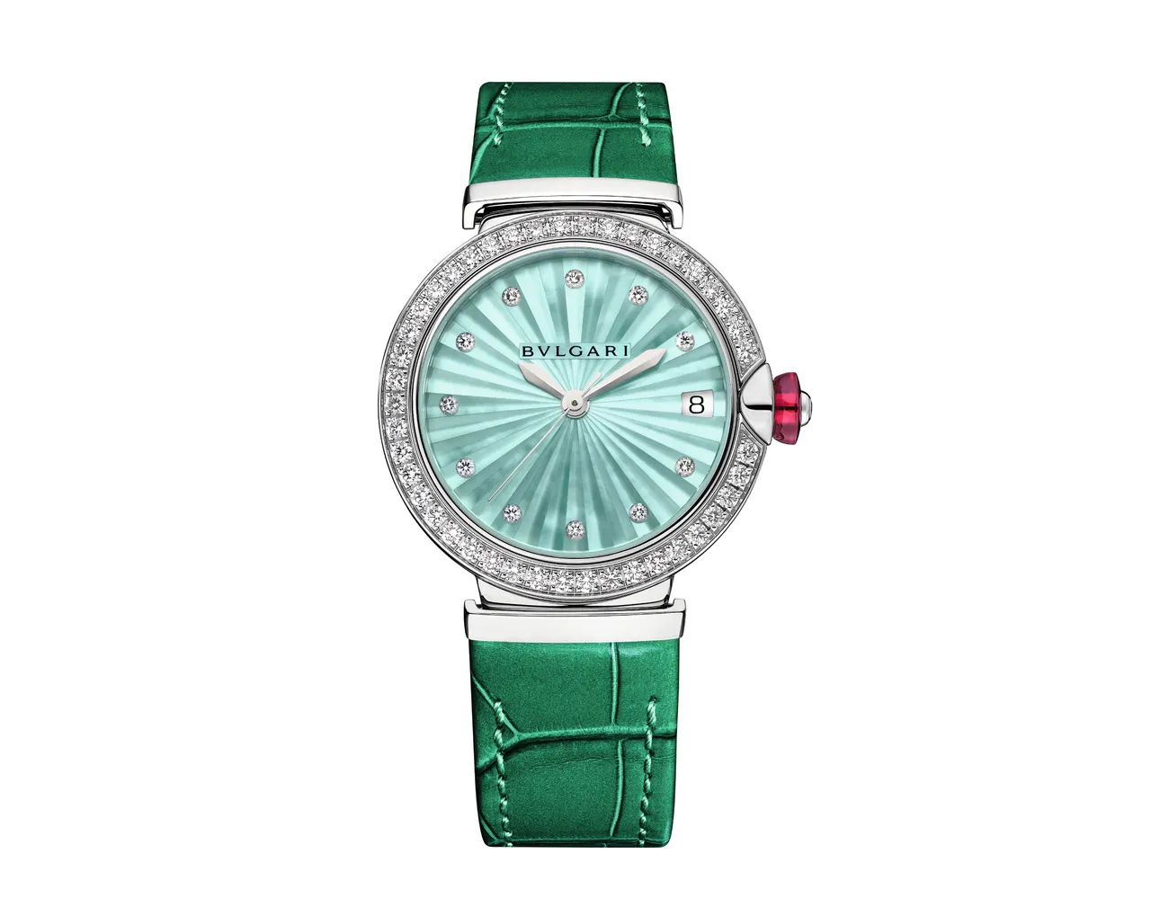 Lvcea系列精鋼鑲鑽綠色珍珠母貝面盤腕錶,33mm,精鋼錶殼,綠色珍珠母貝錶面,綠色鱷魚皮錶帶,寶格麗自製自動上鍊機芯B77,動力儲存42小時,防水深度50米。品牌提供