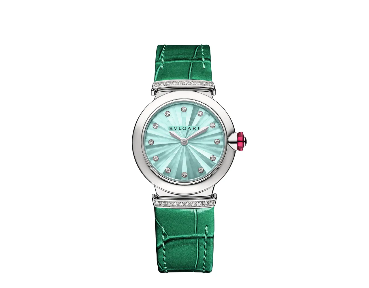 Lvcea系列精鋼綠色珍珠母貝面盤腕錶,28mm,精鋼錶殼,綠色珍珠母貝錶面,綠色鱷魚皮錶帶,寶格麗精準石英機芯,防水深度50米。品牌提供