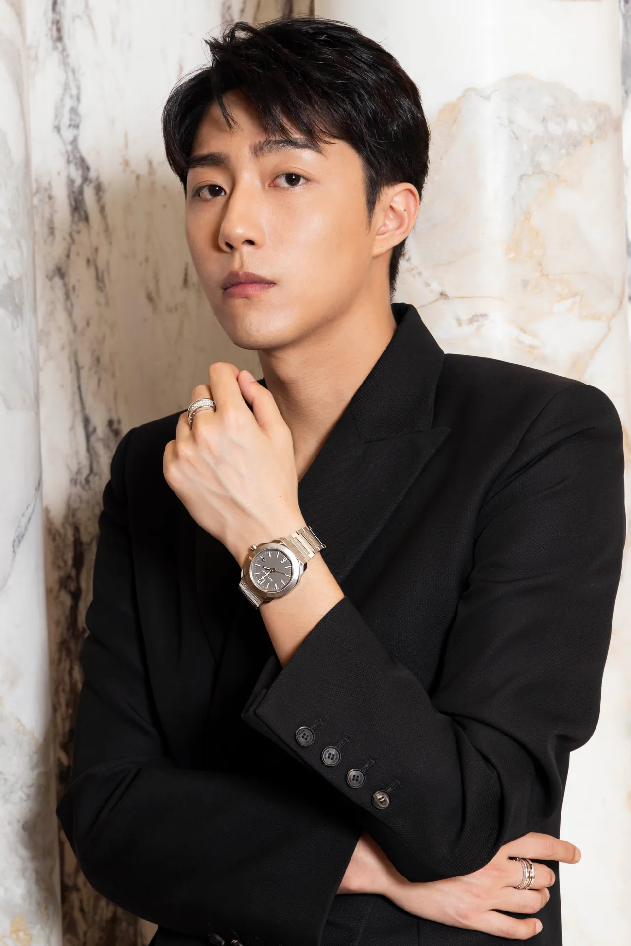 蔡凡熙自認手很美相當適合秀腕錶。品牌提供