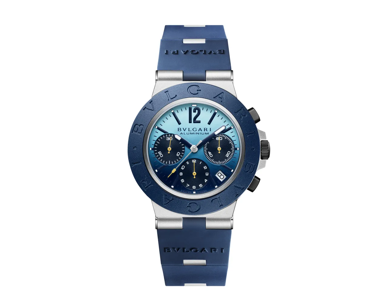 Aluminium Capri Chronograph卡布里特別款計時腕錶,40mm,鋁合金錶殼,藍色漸層錶面,藍色橡膠錶帶搭配鋁合金鍊結,自動上鍊計時機芯B130,動力儲存42小時,防水深度100米。品牌提供