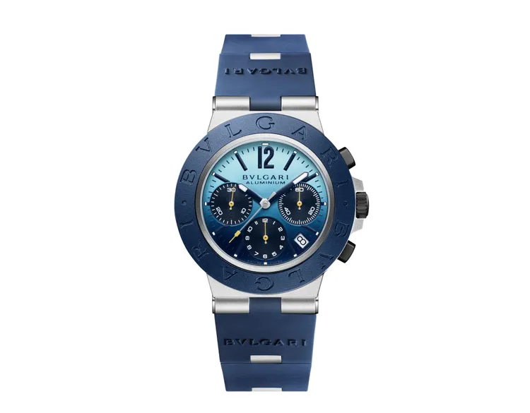 Aluminium Capri Chronograph卡布里特別款計時腕錶，40mm，鋁合金錶殼，藍色漸層錶面，藍色橡膠錶帶搭配鋁合金鍊結，自動上鍊計時機芯B130，動力儲存42小時，防水深度100米。品牌提供