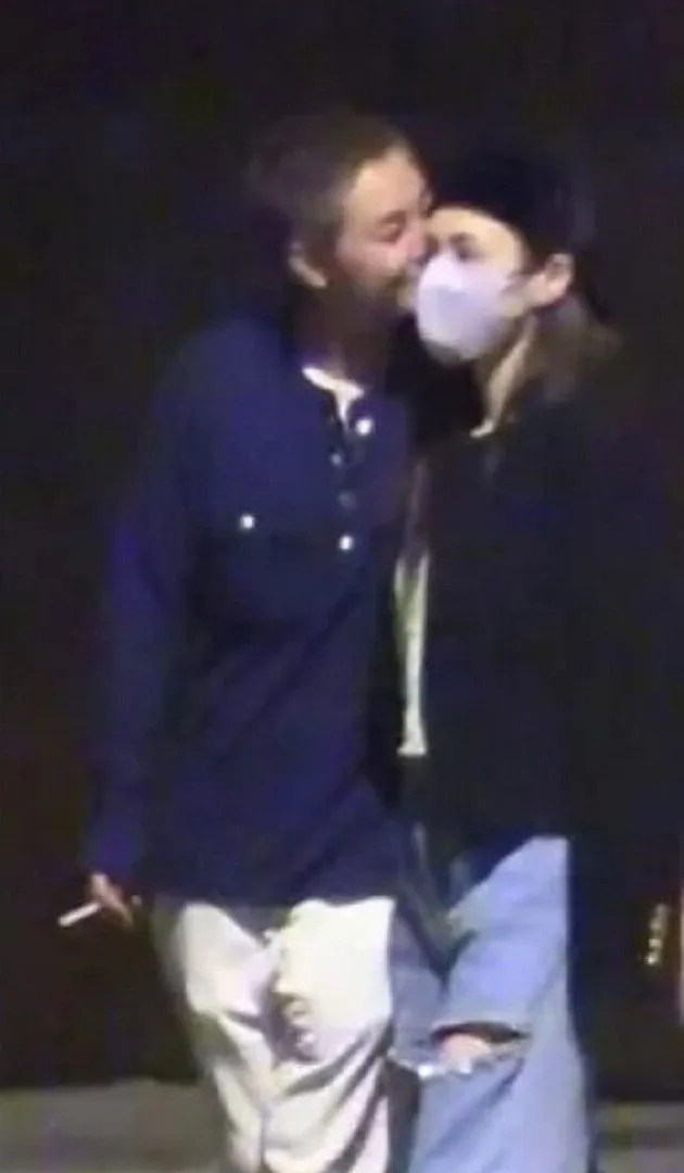 皇甫聖華之前被拍到親阿嬌臉頰。翻攝推理君江小宴微博  《壹蘋》提醒你：吸煙有害健康