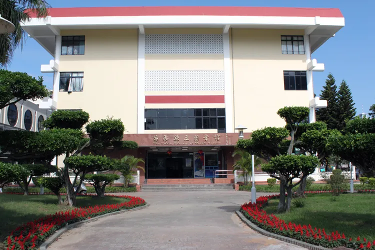 曾玟學主張，苗栗縣圖書館應與頭份市圖書館升級為總圖。翻攝苗栗縣圖書館官網