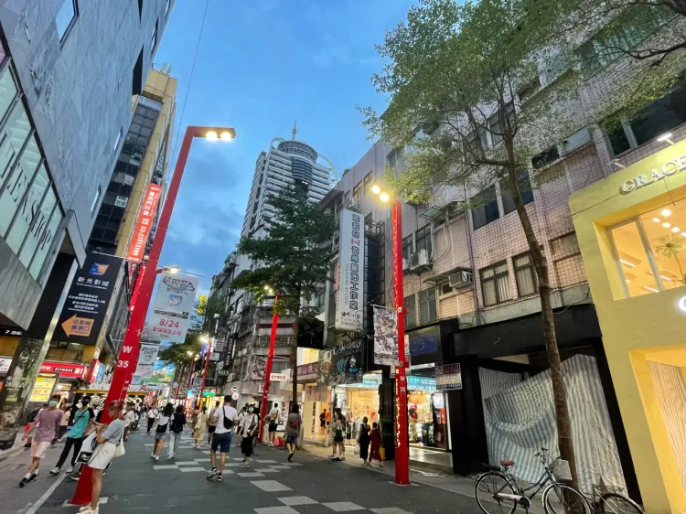 西門町人潮。台灣房屋提供
