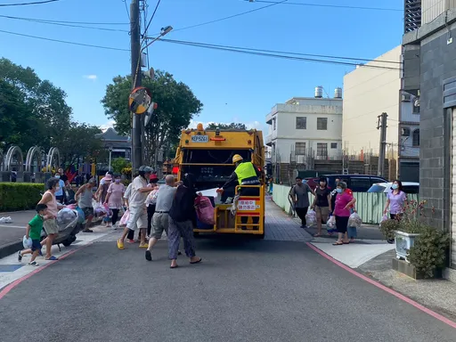 少年口出秽言辱骂清洁员 当庭道歉+赔1.2万!还得上法治教育课