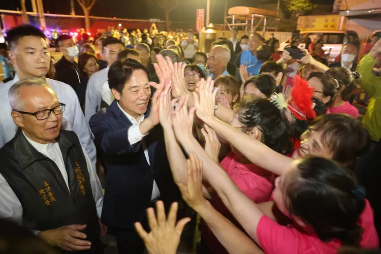 賴清德受到地方媽媽們的熱烈歡迎。賴清德競辦提供