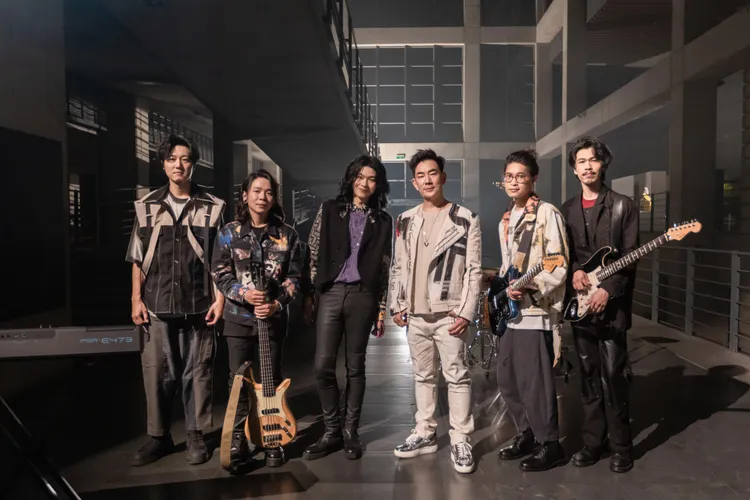 任賢齊新歌《你也在這裡》找來金曲樂團麋先生助陣。相信音樂提供