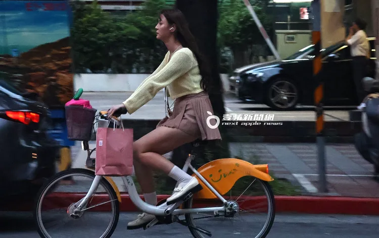 短今騎單車畫面清新。特勤中心攝