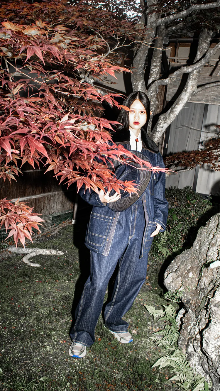 聯名系列推出全新水洗牛仔褲。品牌提供