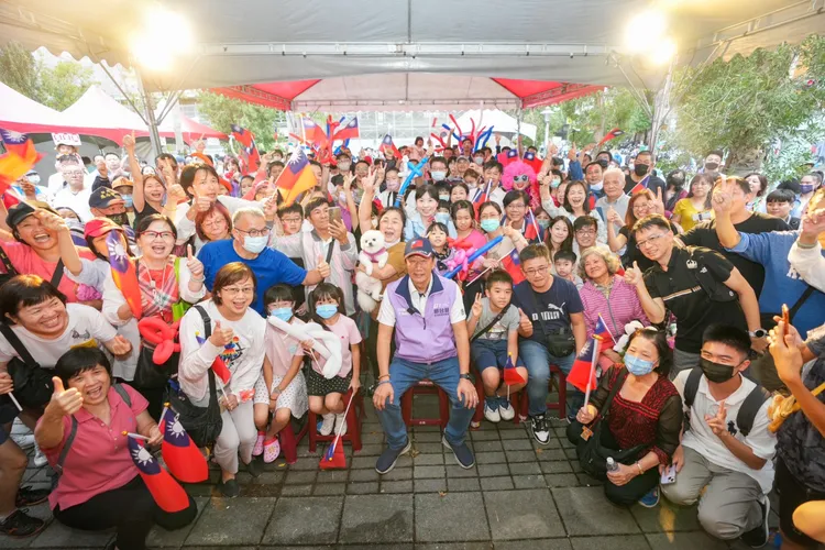 老員工說郭台銘絕對不貪污。翻攝畫面