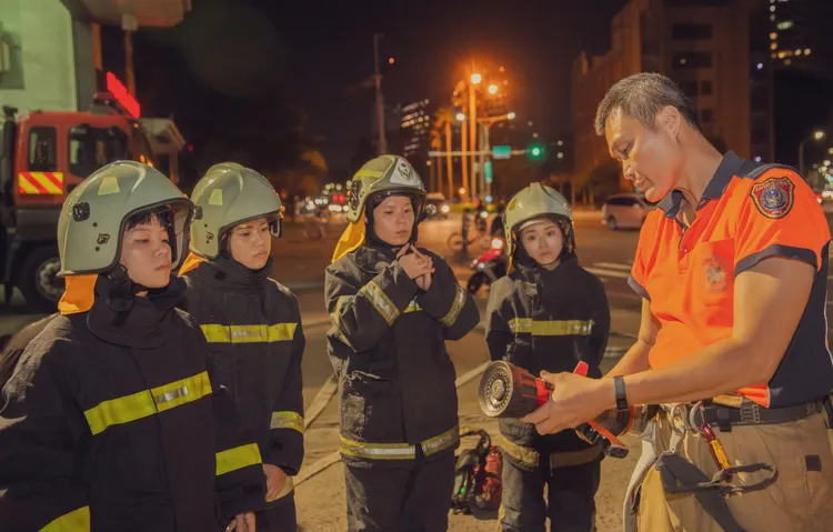 四人有不同職業專業，同樣熱血為消防。第七大隊提供