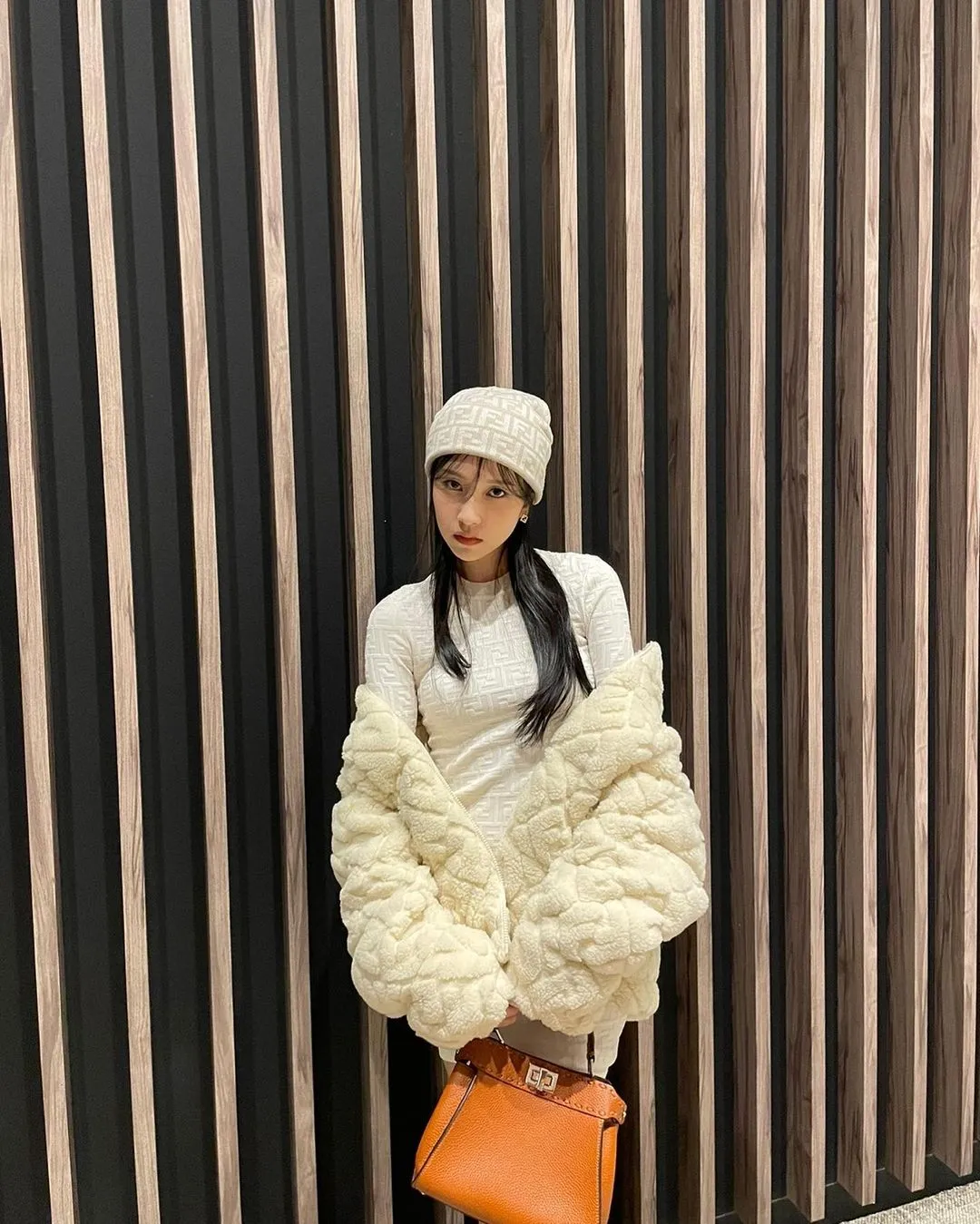 韩团Twice成员Mina。翻摄mina_sr_my IG
