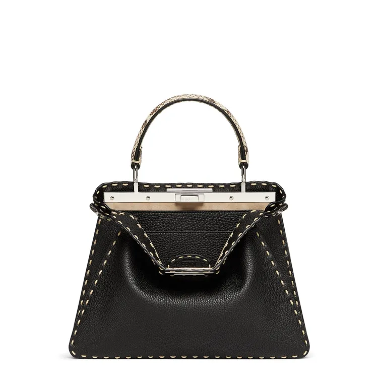 FENDI縫線工藝Peekaboo ISeeU Medium，19萬8000元。品牌提供