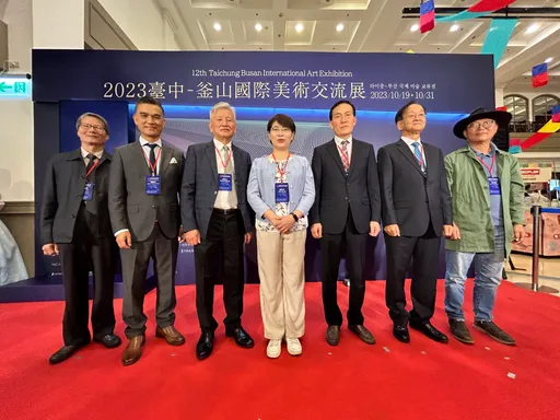 台中釜山美術交流展中友百貨揭幕　看展覽還有韓國美食體驗