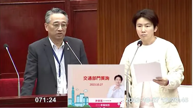 議員許家蓓質詢北捷總經理黃清信，北捷車站無障礙設施議題。翻攝議會直播畫面