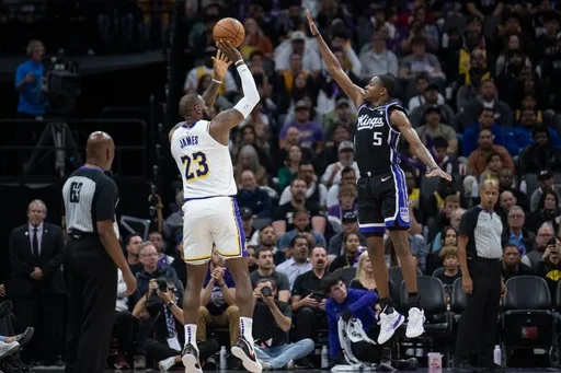 詹姆士賣老命又超時工作!拳怕少壯 湖人延長賽後敗給國王