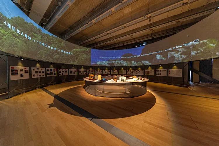 《異他方》以溫室結構創造巨型環狀展區。文化局提供