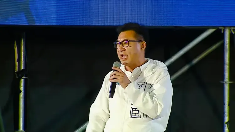 江啟臣高喊「總統換新、經濟翻新」。取自現場共訊畫面