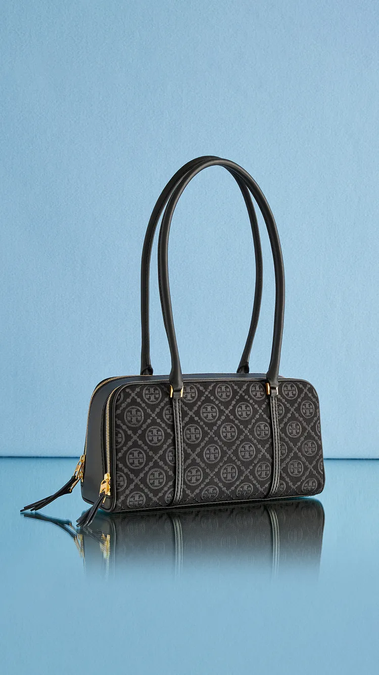 T MONOGRAM MARSHMALLOW小號手提包，1萬9900元。品牌提供