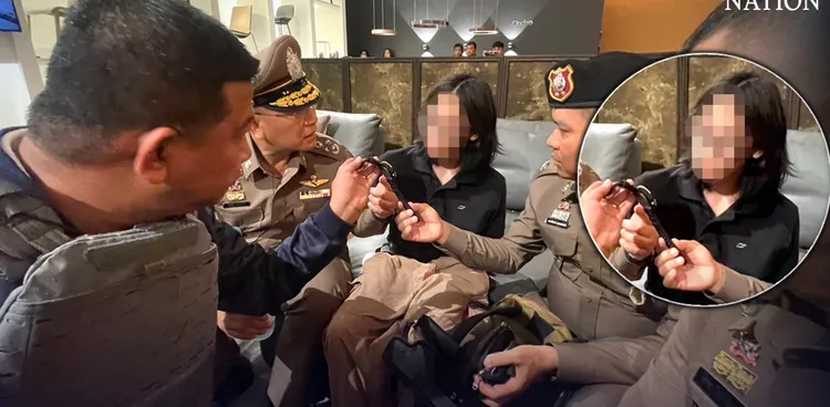 警方在商場3樓逮捕少年。翻攝民族報