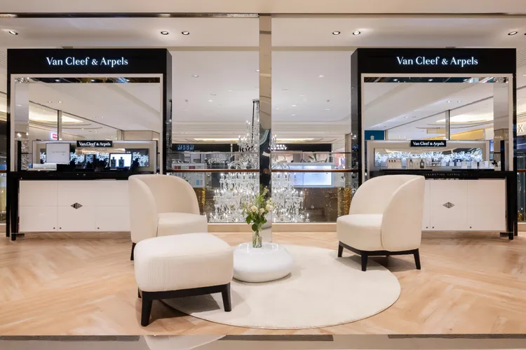 梵克雅寶微風信義旗艦香氛專門店沙龍鑑賞區。品牌提供